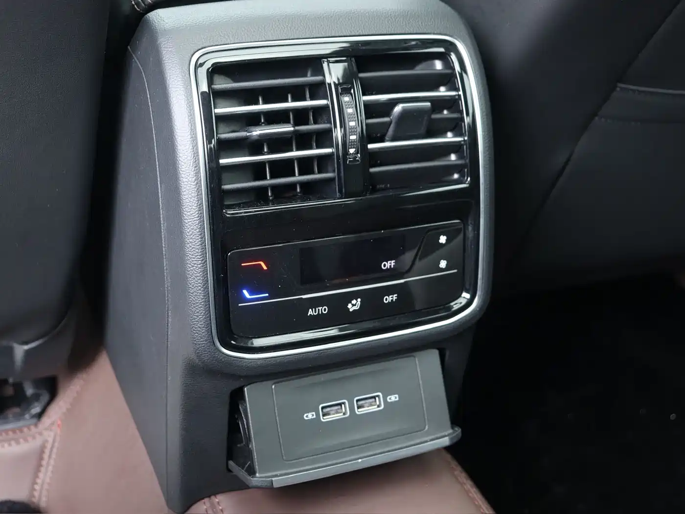 Volkswagen Magotan 2024 2 Million Units Public Sharing Edition 330TSI DSG Luxury фото 25