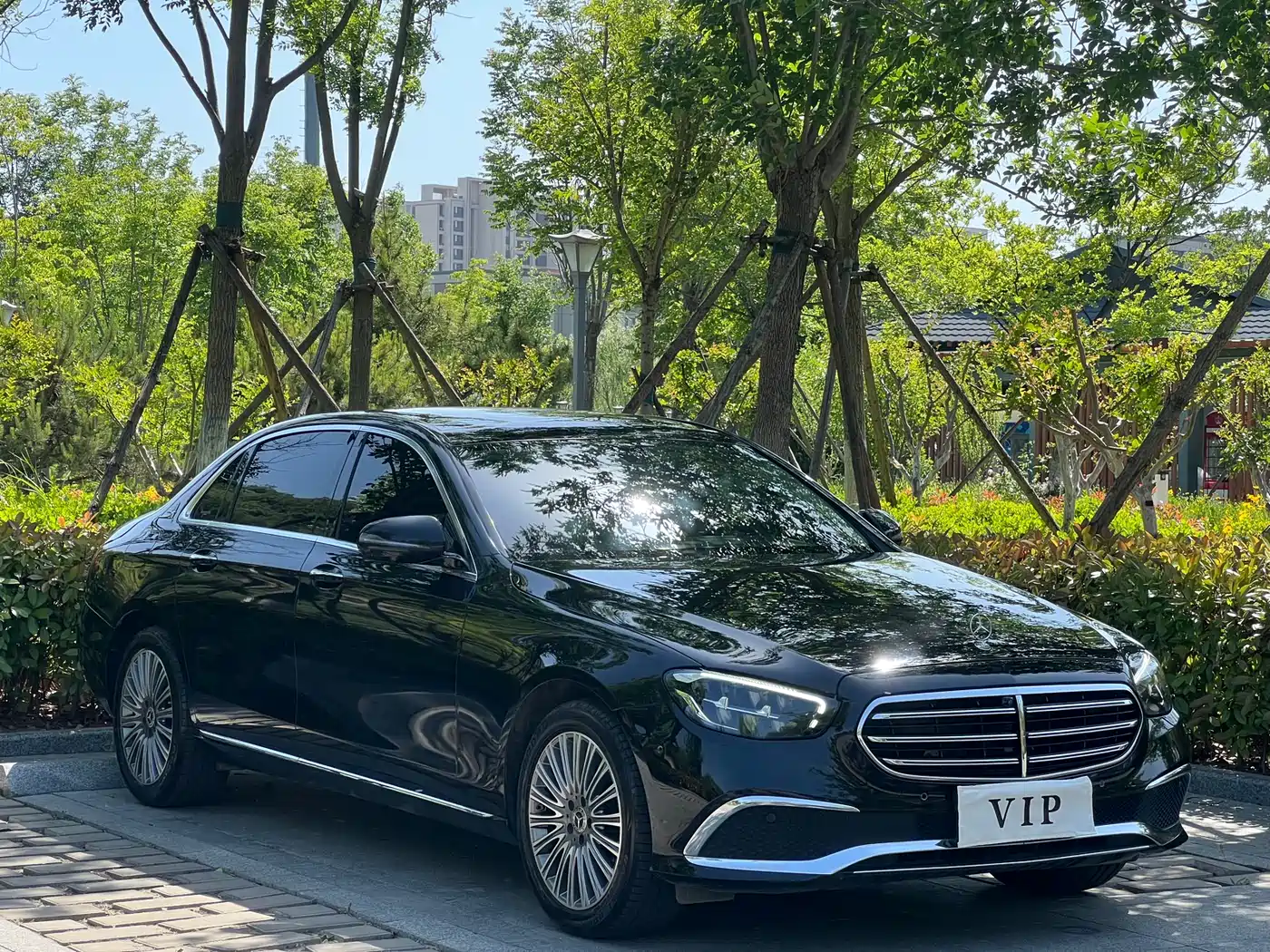 Mercedes-Benz E-Class 2023 E 300 L Fashion фото 3