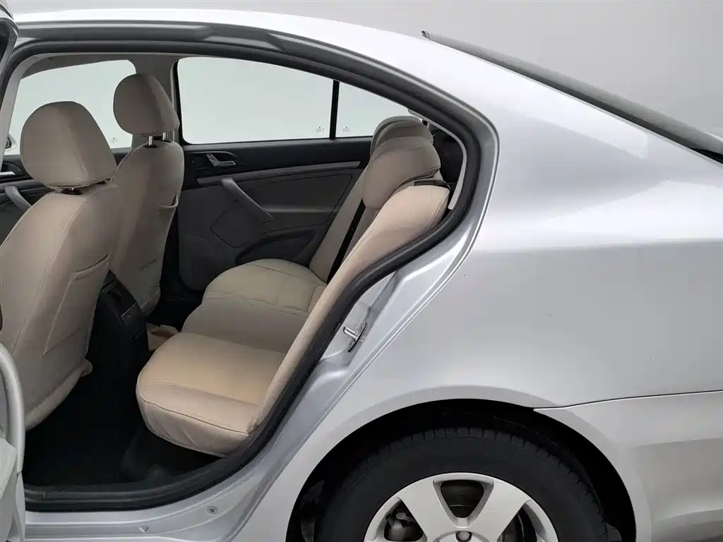 Škoda Octavia 2012 1.6L Manual Yijie Edition фото 15