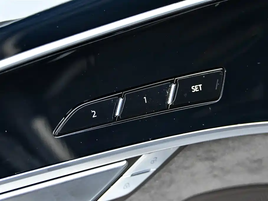 Audi A8 New Energy 2022 A8L 60 TFSIe quattro Collector's Edition фото 25