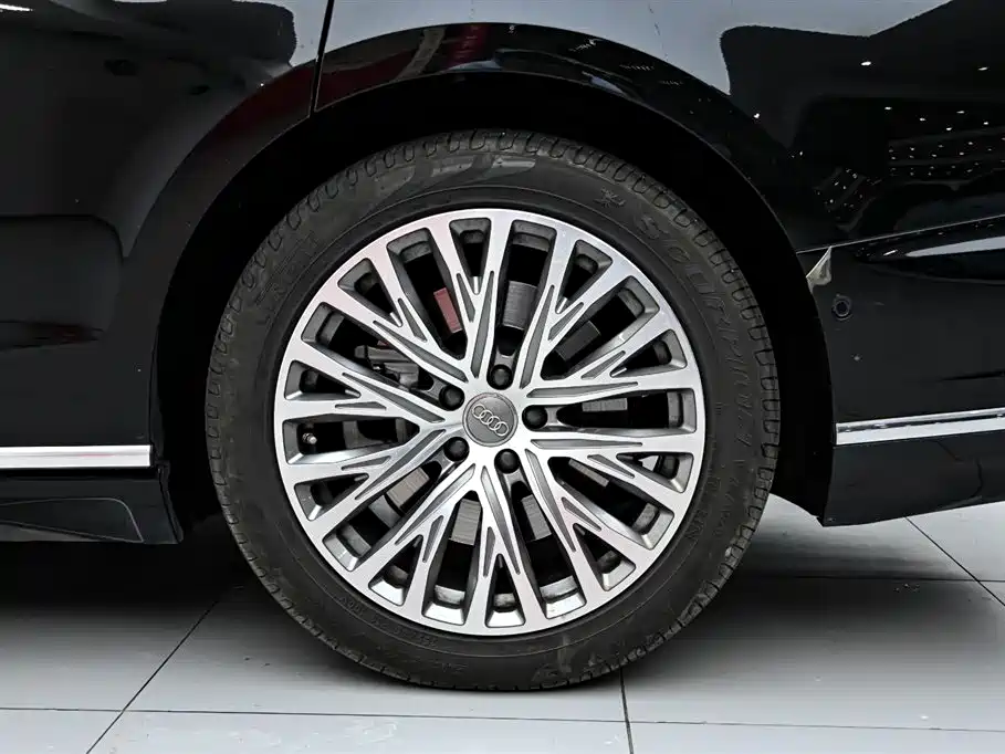 Audi A8 New Energy 2022 A8L 60 TFSIe quattro Collector's Edition фото 38