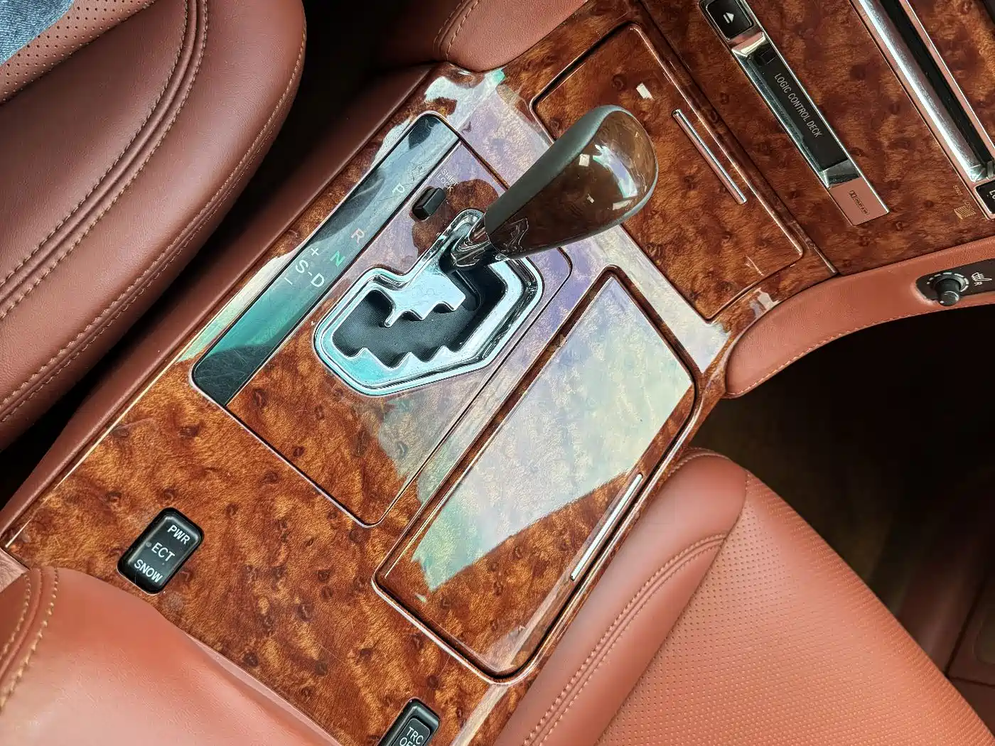 Photo 6 - Toyota Crown