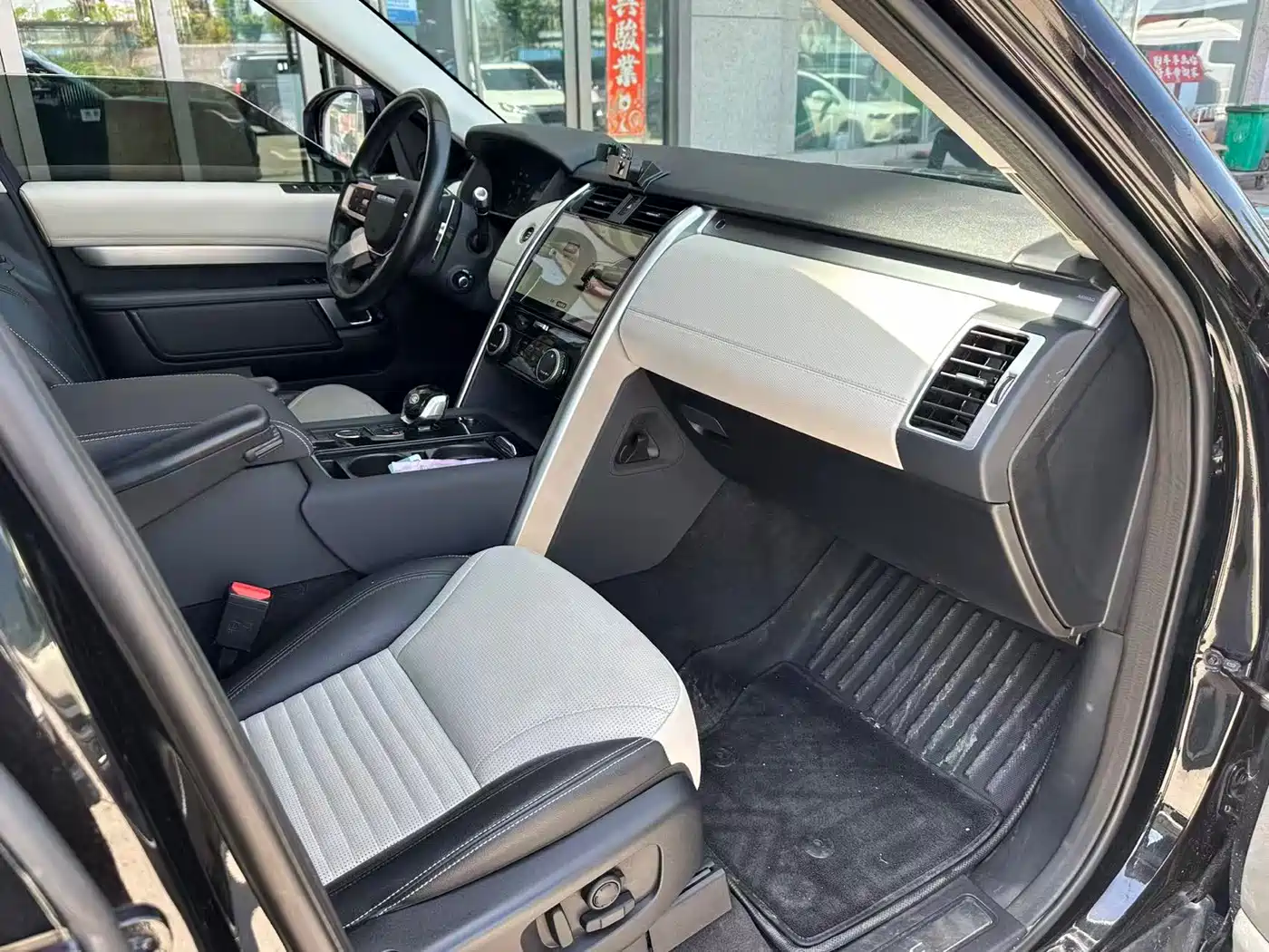 Land Rover Discovery 2021 360PS R-Dynamic SE фото 5