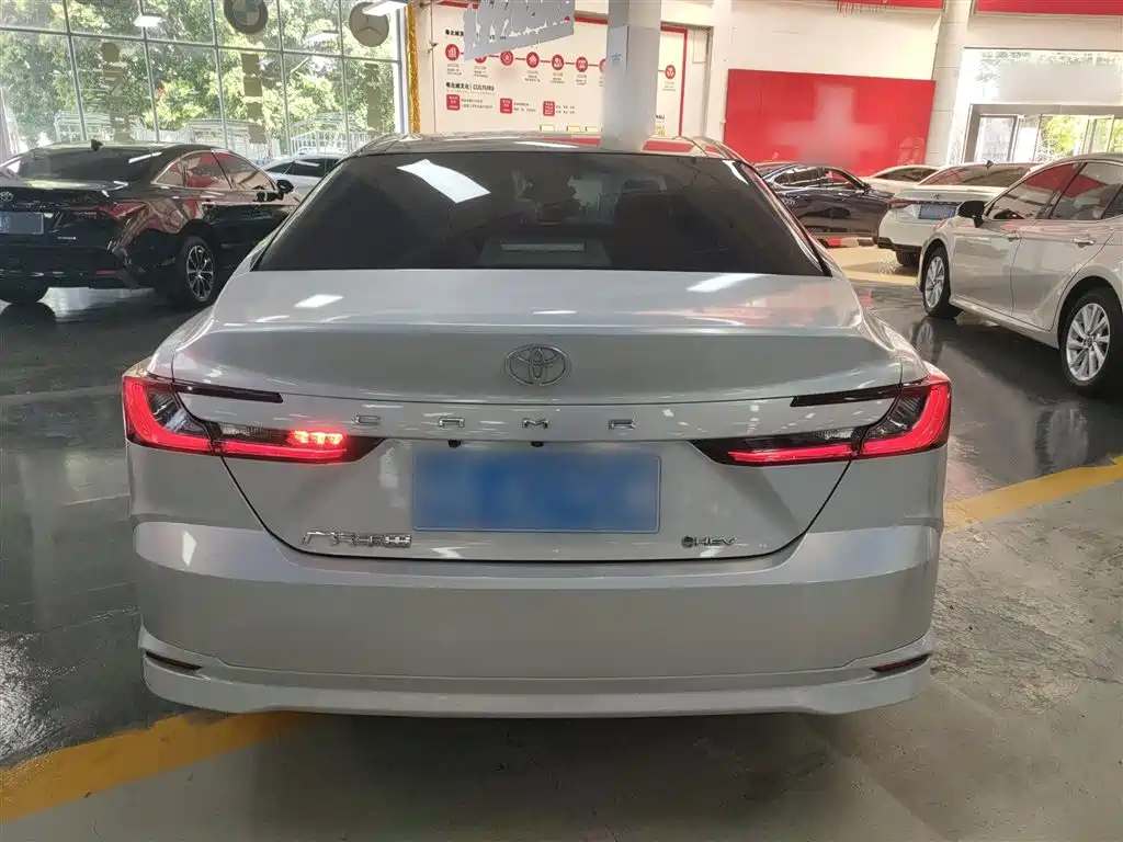 Toyota Camry 2024 Hybrid 2.0HGVP Luxury Edition фото 6