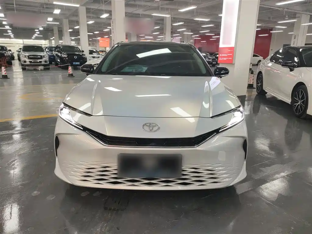 Toyota Camry 2024 Hybrid 2.0HGVP Luxury Edition фото 3