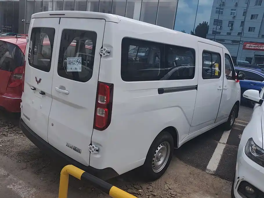 Wuling Motors Wuling Yangguang 2026 2026 Model 330km Passenger Van Comfort Version