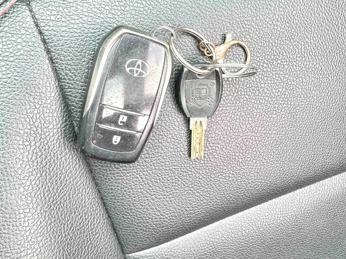 Toyota RAV4 Rongfang 2016 2.0L CVT 2WD Trend (China V) фото 19