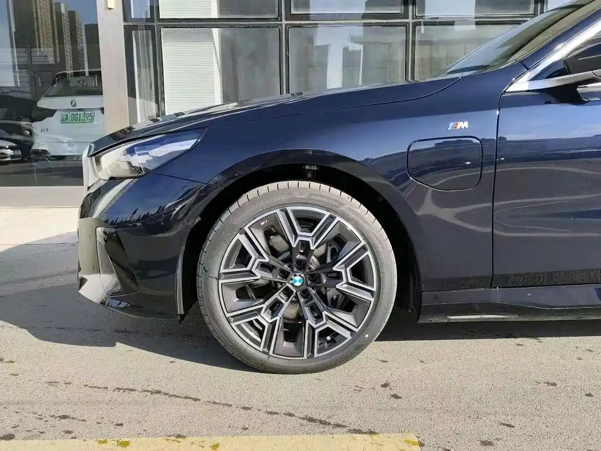 BMW i5 2025 xDrive 50L M Sport Package фото 10