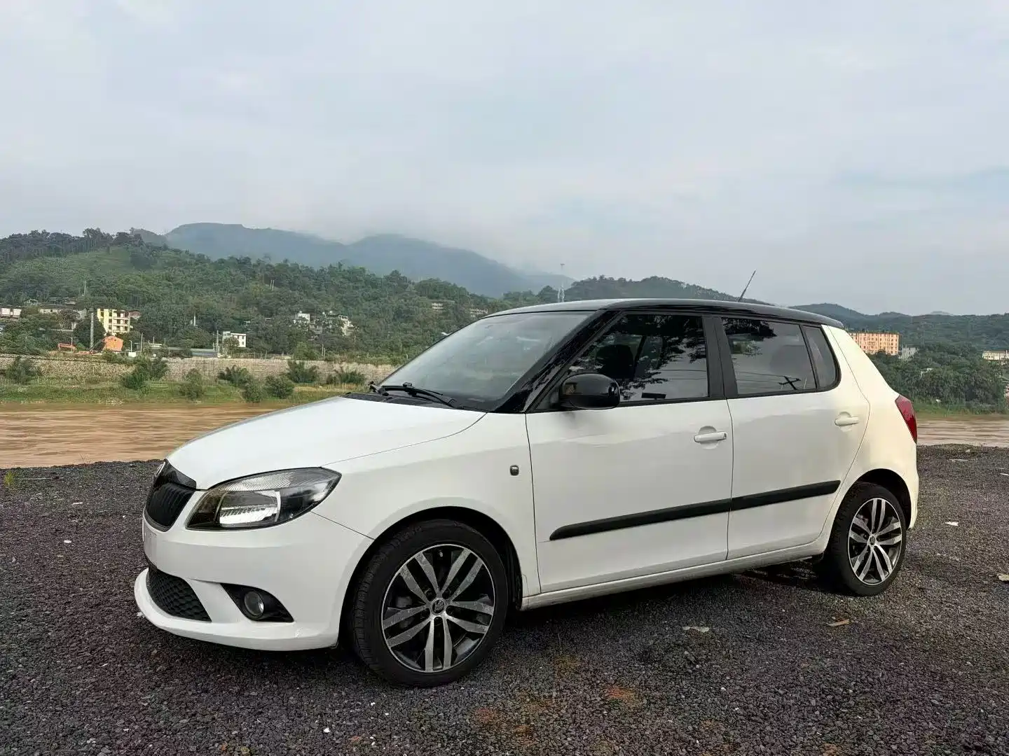 Фото 1 - Škoda Fabia