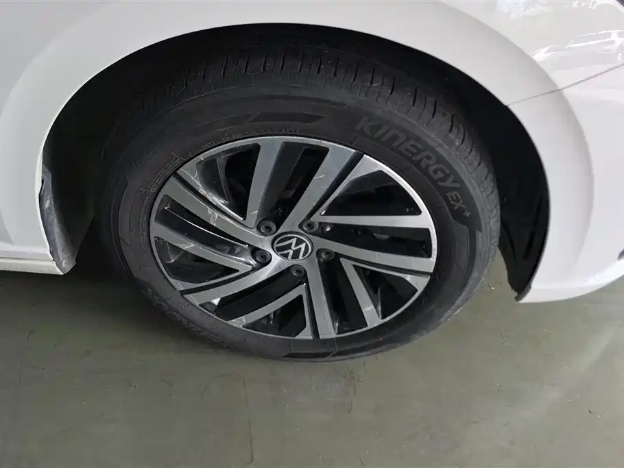 Volkswagen Lavida 2022 1.5L Auto Comfort Edition фото 6