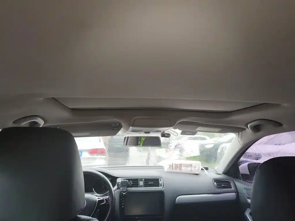 Volkswagen Sagitar 2015 1.6L Automatic Comfort фото 8