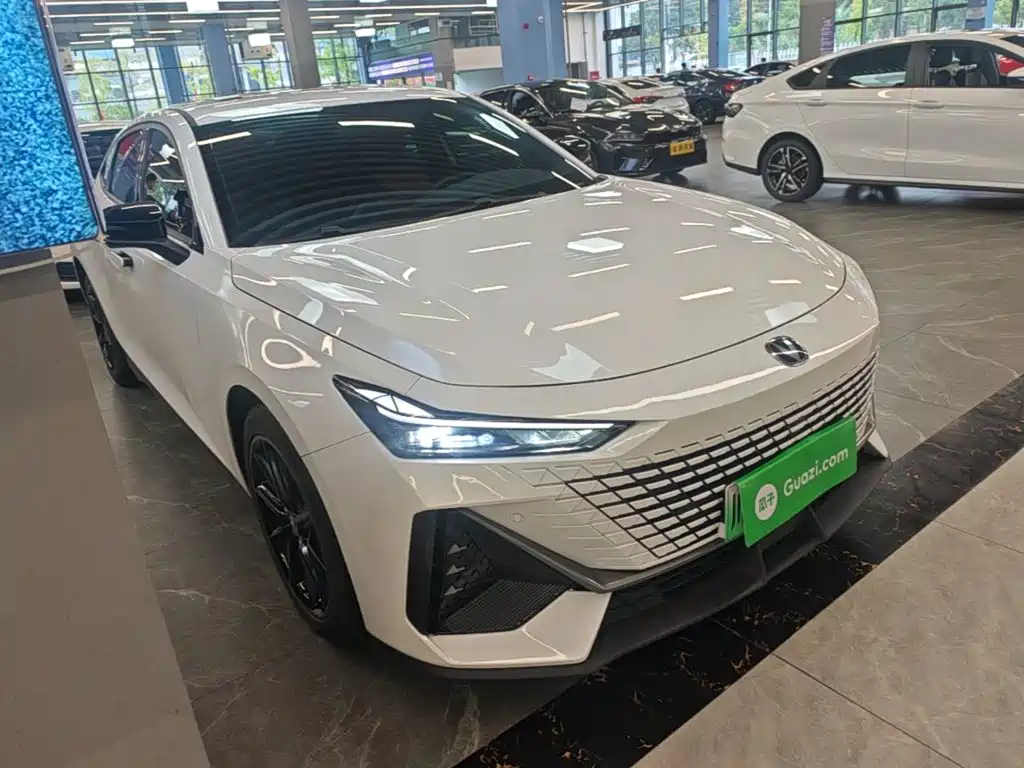 Changan UNI-V iDD 2024 2023 ZhiDian iDD 1.5T 113km Smart Fun Edition