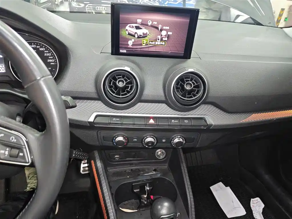 Audi Q2L 2018 35 TFSI Launch Exclusive Edition China VI фото 13