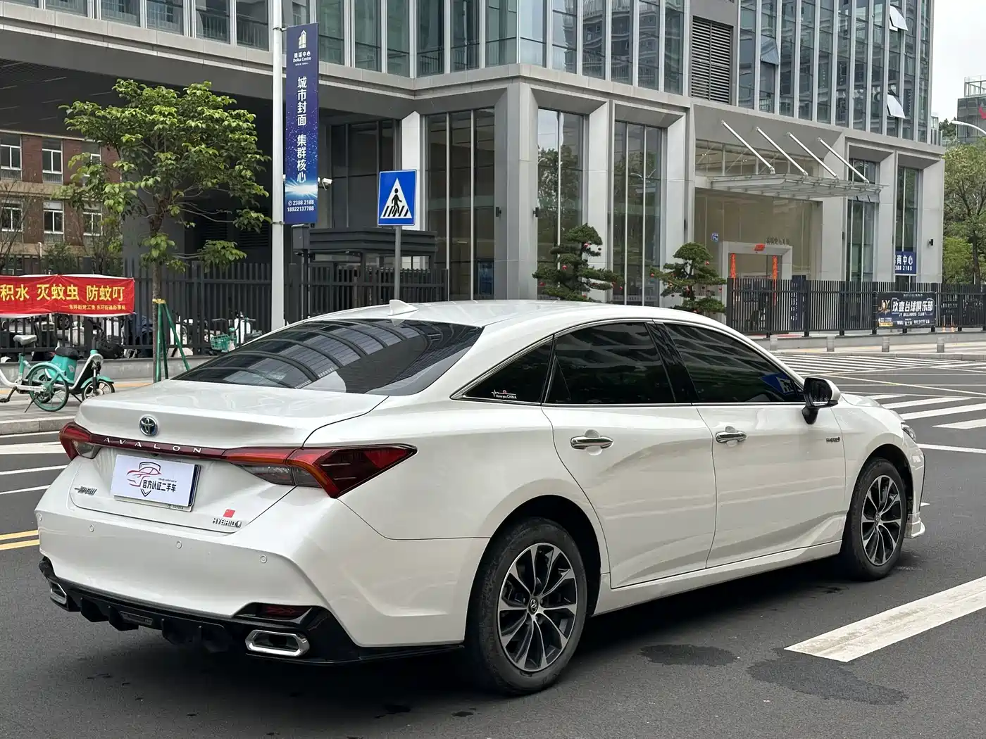 Toyota Avalon 2022 Hybrid 2.5L Luxury Edition фото 14