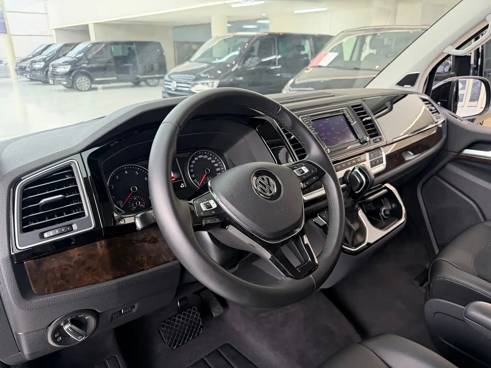 Фото 9 - Volkswagen Multivan
