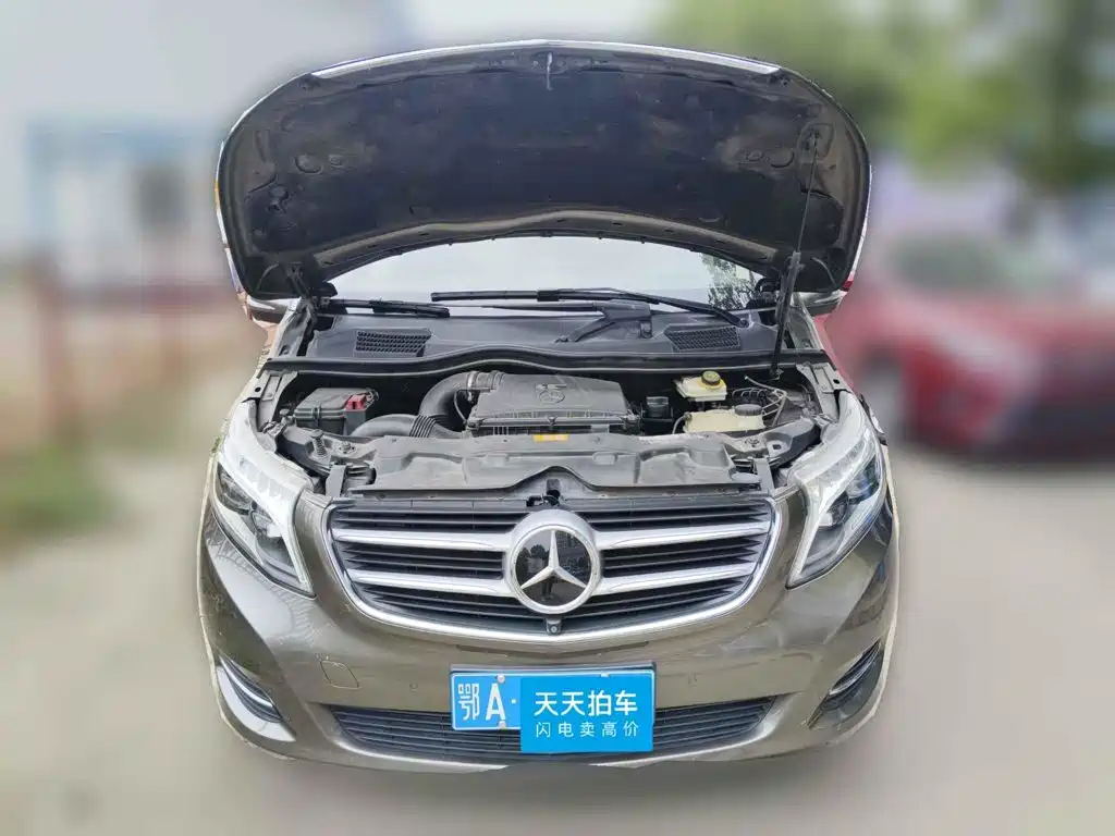 Photo 3 - Mercedes-Benz V-Class