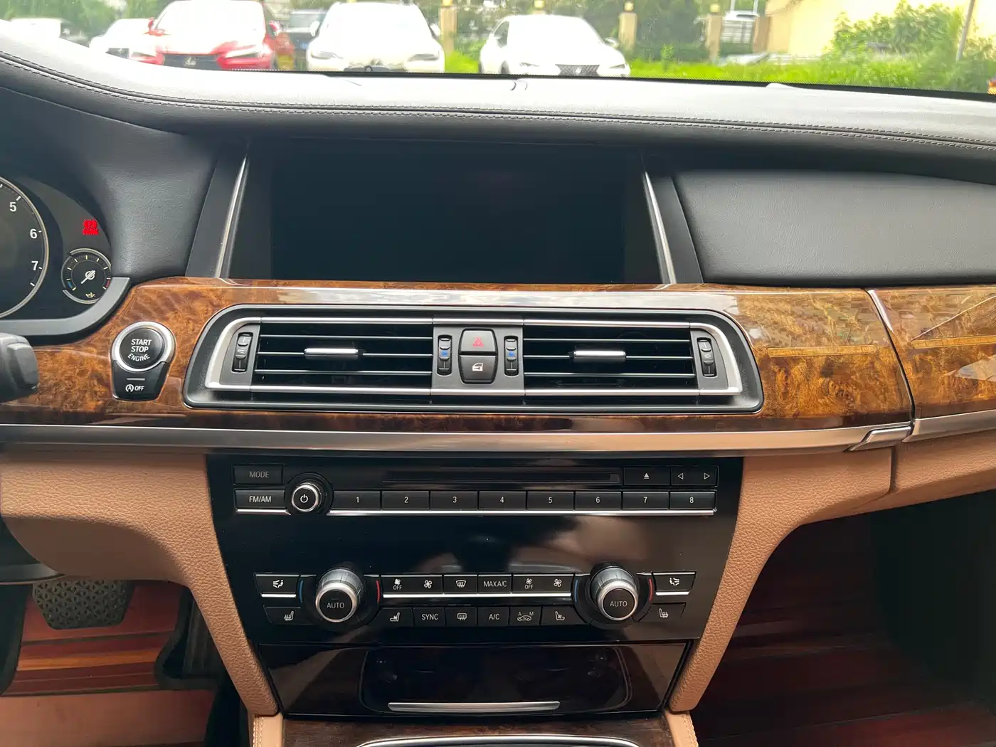 Фото 16 - BMW 7 Series
