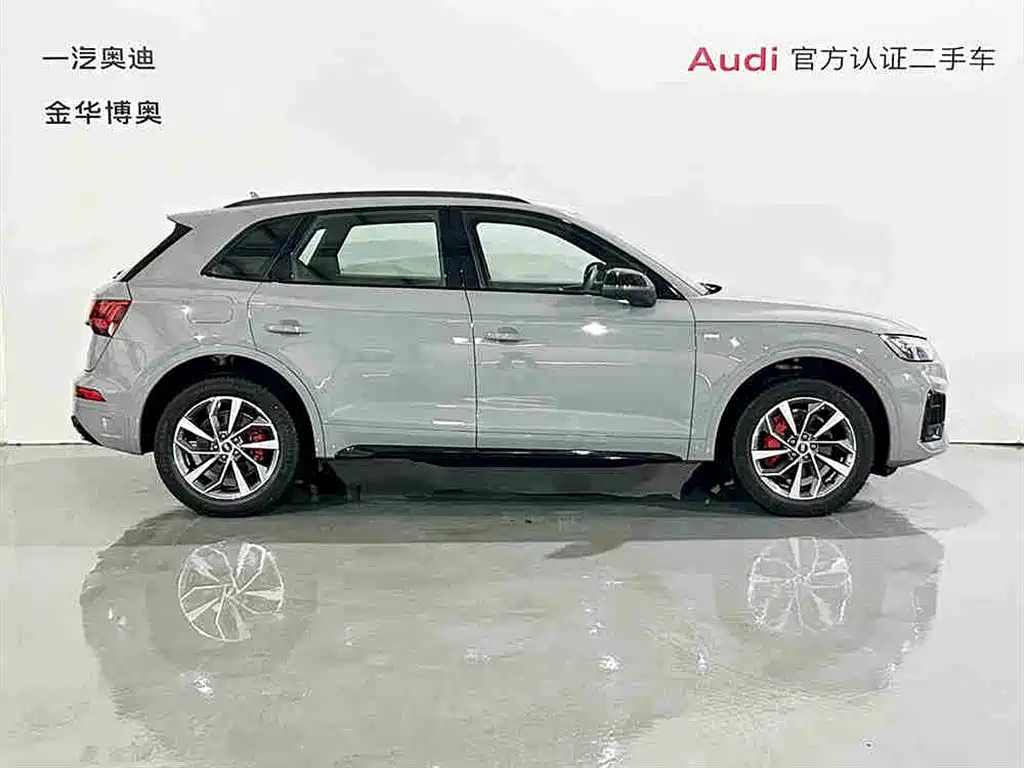 Audi Q5L 2024 Model 40 TFSI Luxury Dynamic фото 3