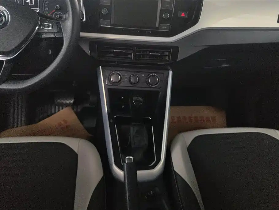 Volkswagen Polo 2019 Plus 1.5L Automatic Colorful Tech Edition фото 16