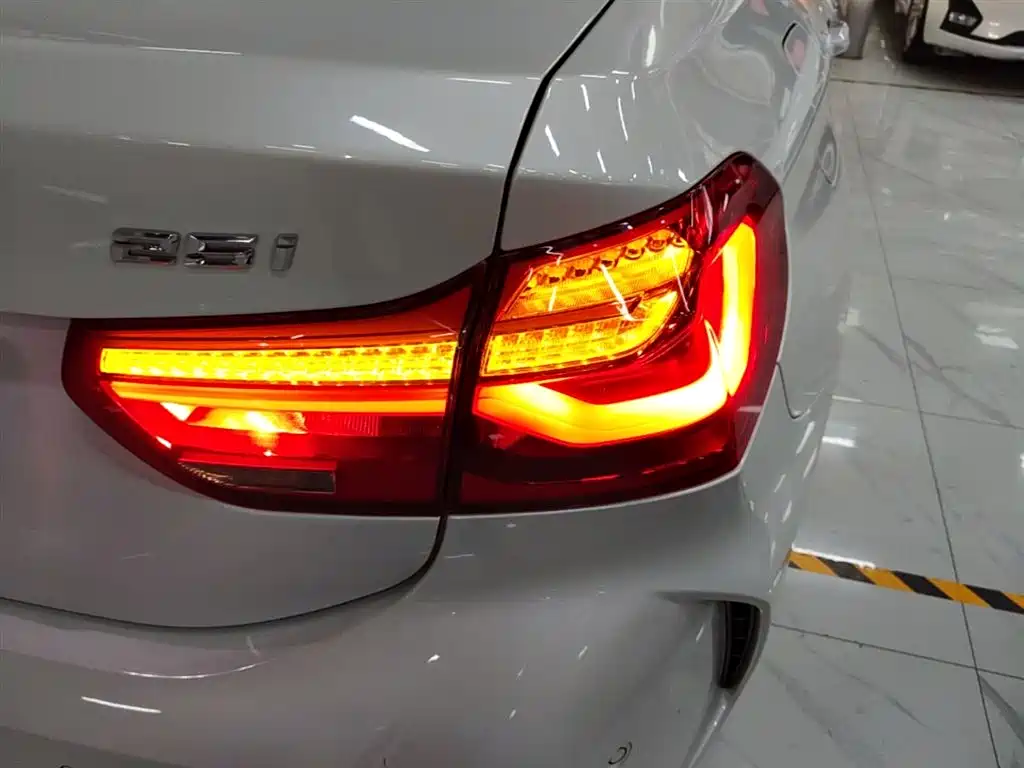 BMW 1 Series 2022 125i M Sport Shadow Edition фото 8