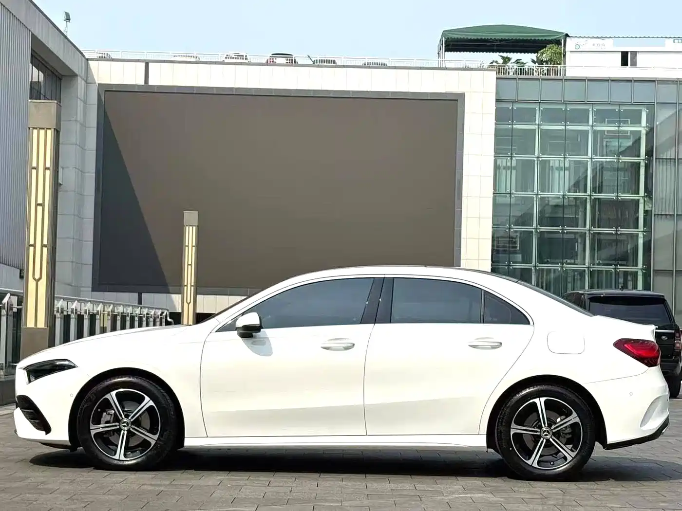 Mercedes-Benz A-Class 2023 A 200 L Fashion фото 4