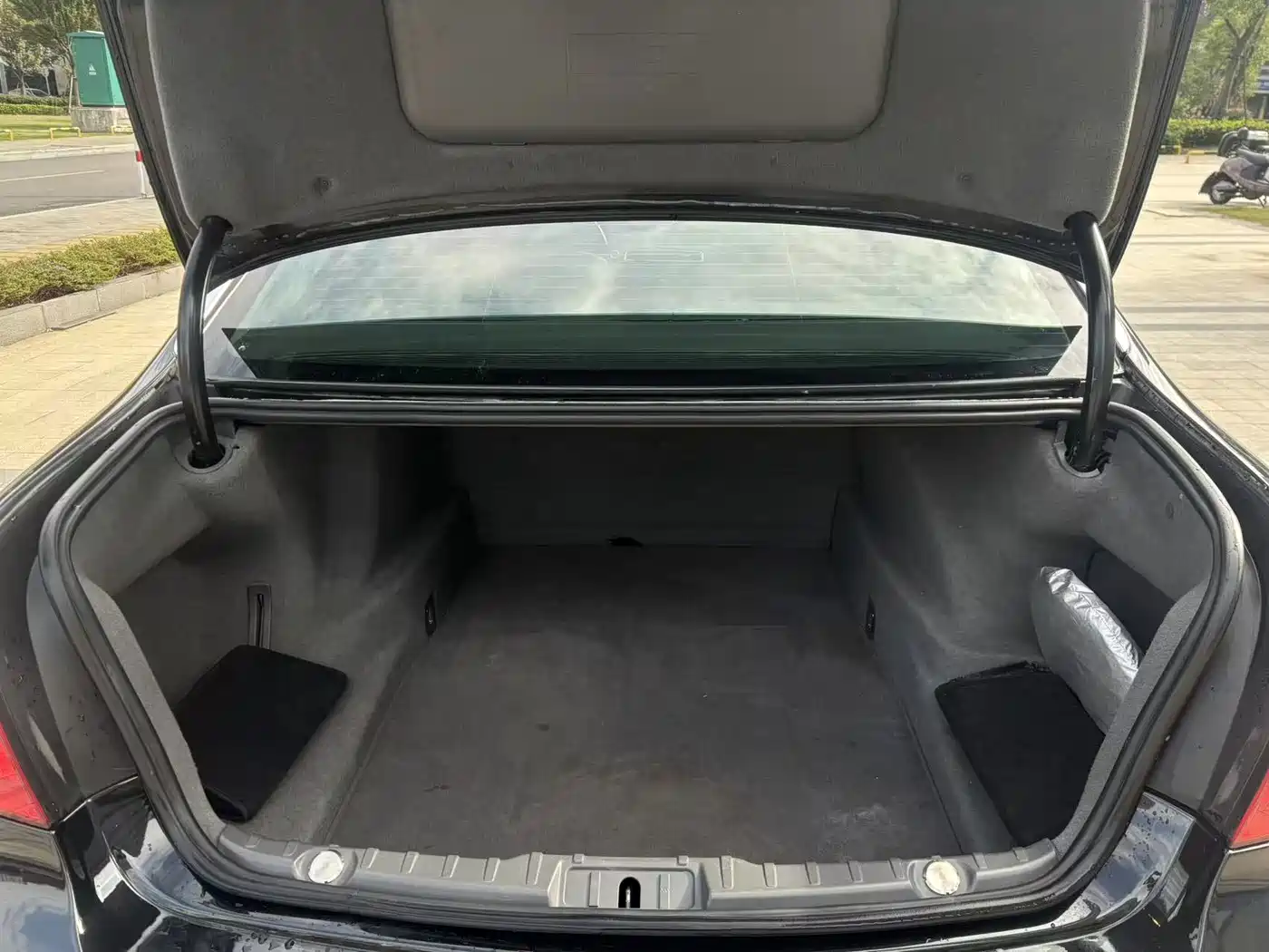BMW 7 Series 2011 730Li Elegance фото 8