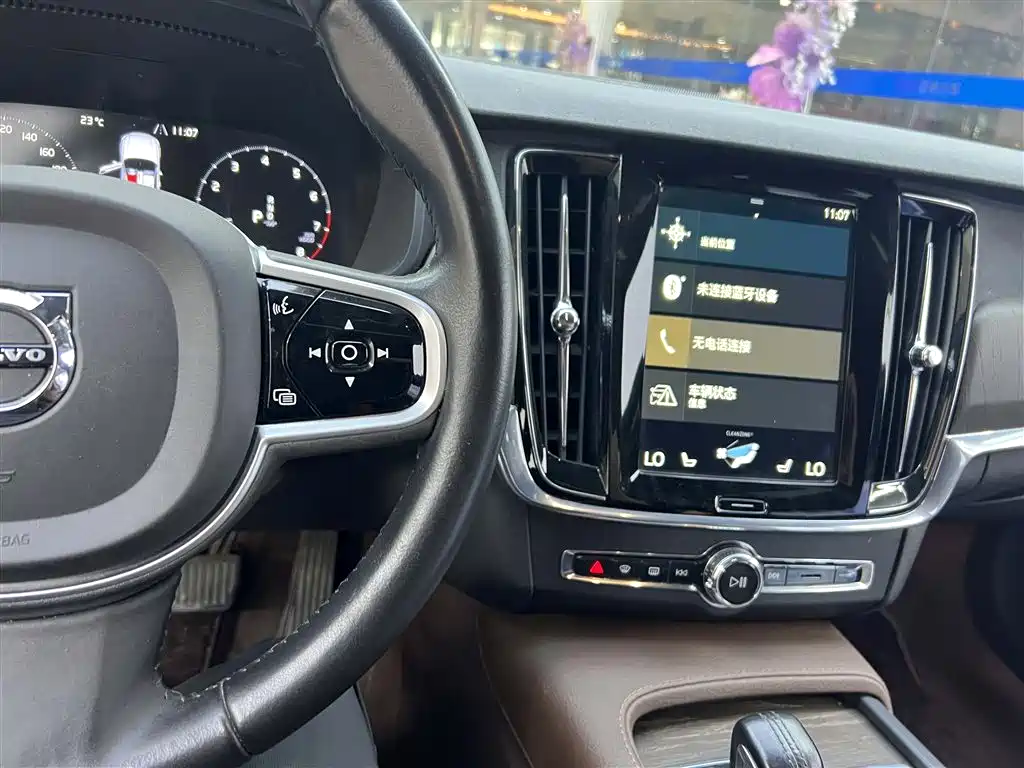 Фото 34 - Volvo V90