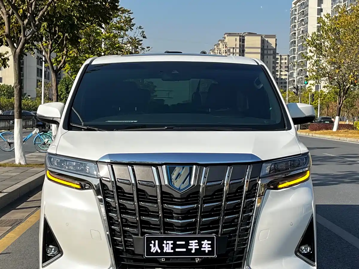 Toyota Alphard 2020 Hybrid 2.5L Gold Special Edition фото 2