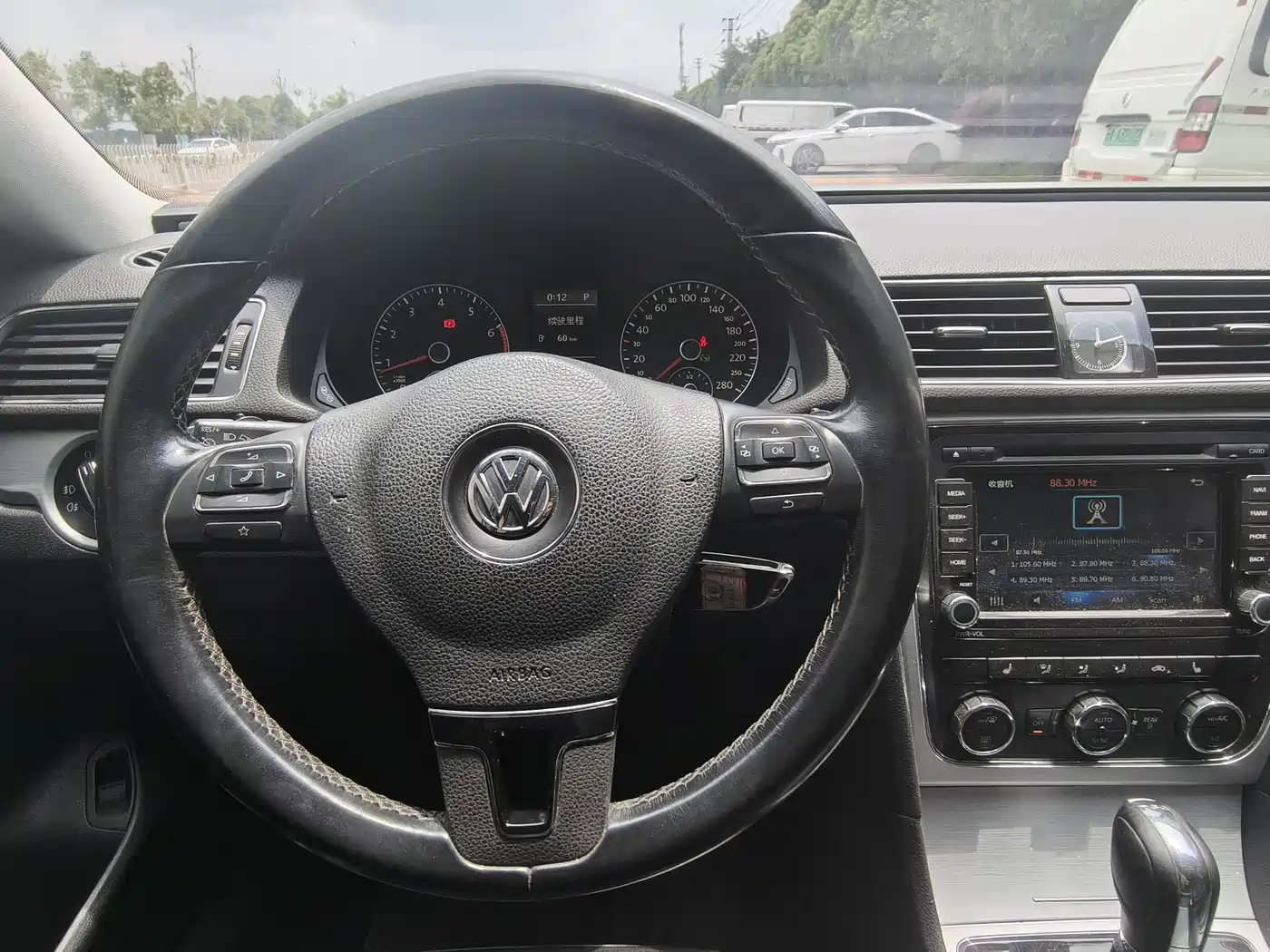 Volkswagen Passat 2015 1.8TSI DSG Honor Edition фото 10