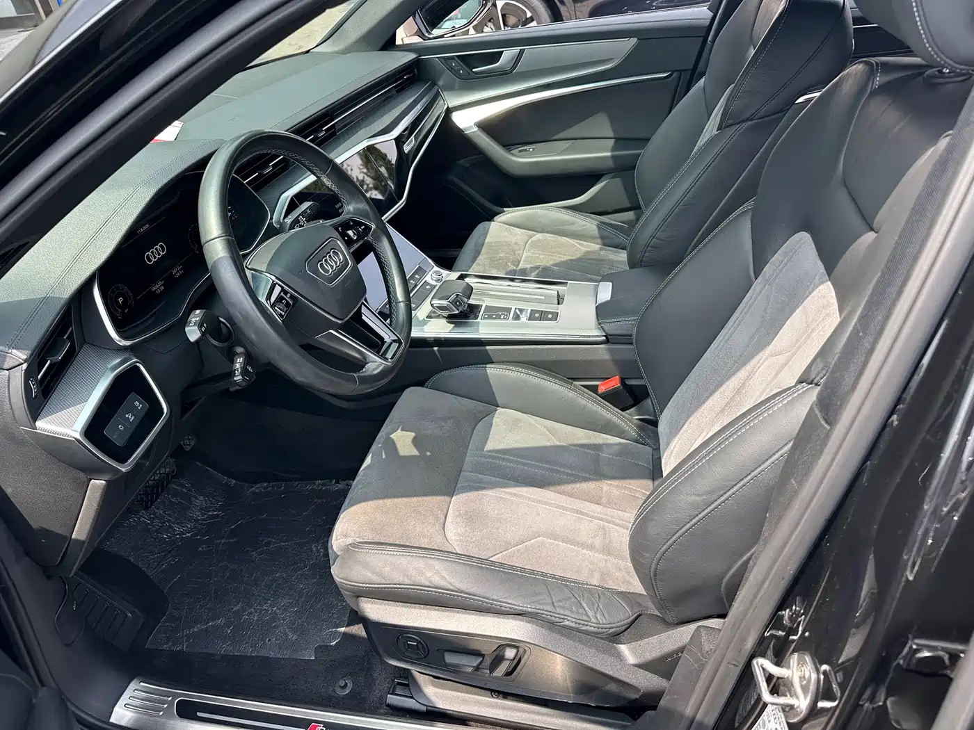 Фото 5 - Audi A6L