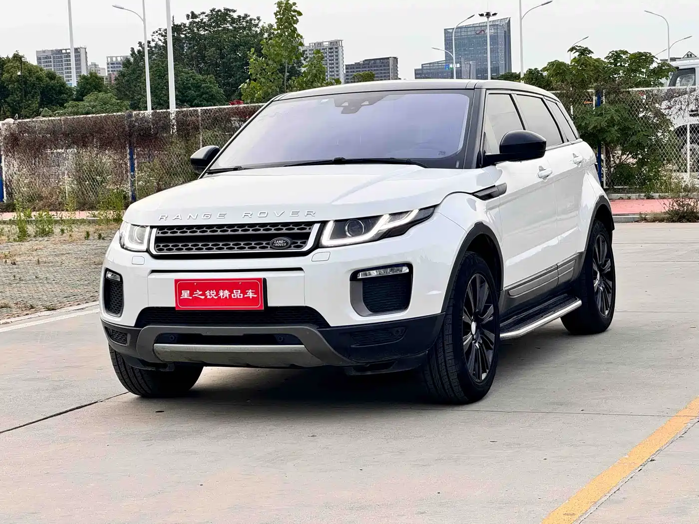 Land Rover Range Rover Evoque 2017 2.0T SE Smart Shine Edition