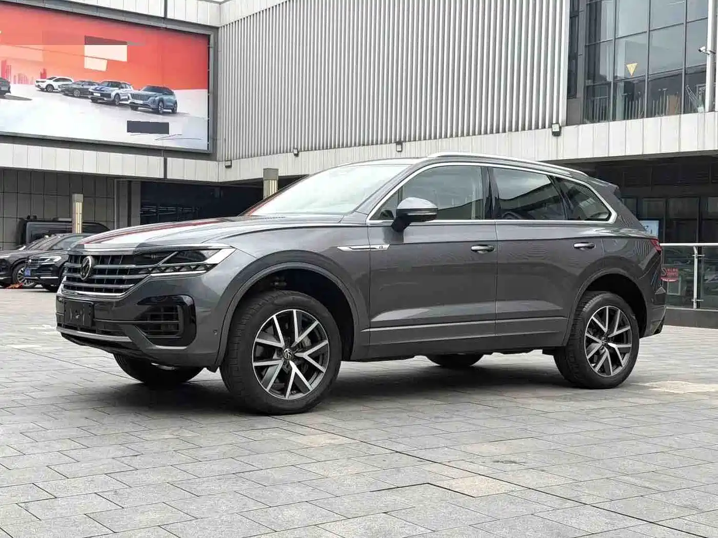 Volkswagen Touareg 2021 3.0TSI R-Line Classic Sport Package