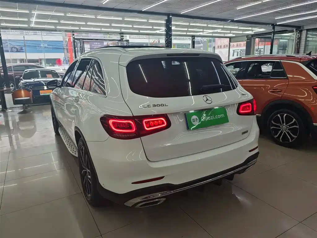 MERCEDES-BENZ GLC