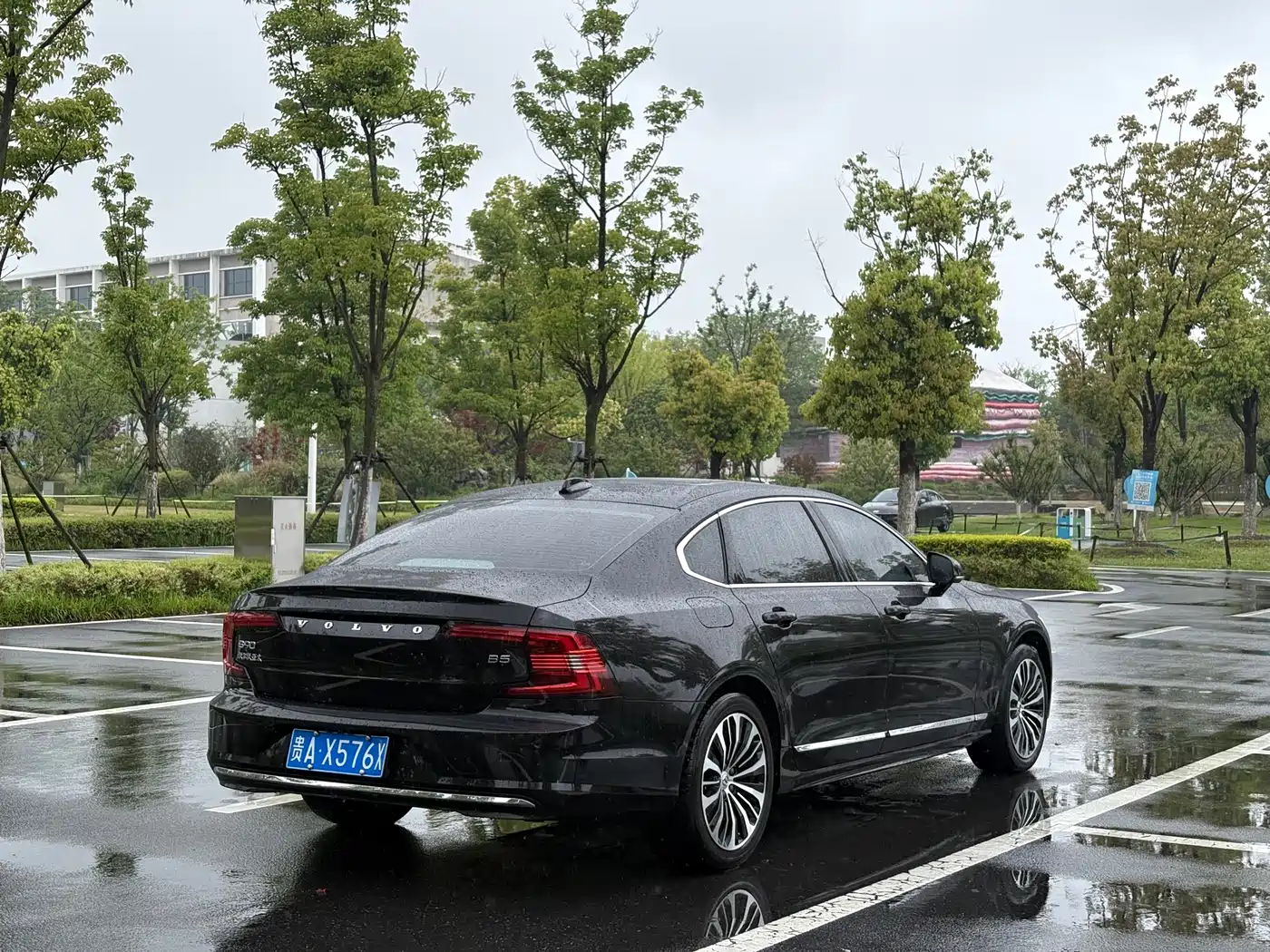 Volvo S90 2025 B5 Zhiyi Luxury Edition фото 4