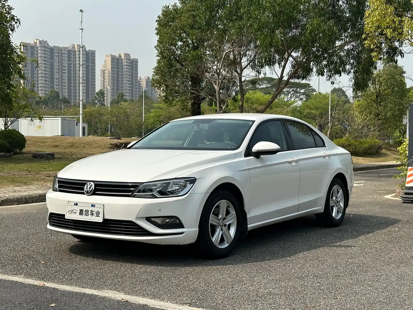 Volkswagen Lamando 2015 230TSI DSG Style