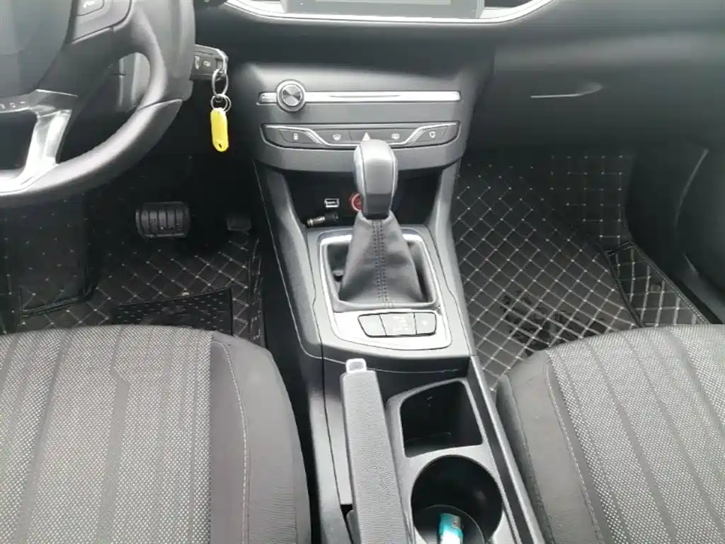 Peugeot 308S 2015 1.2T Auto Dynamic Edition фото 10