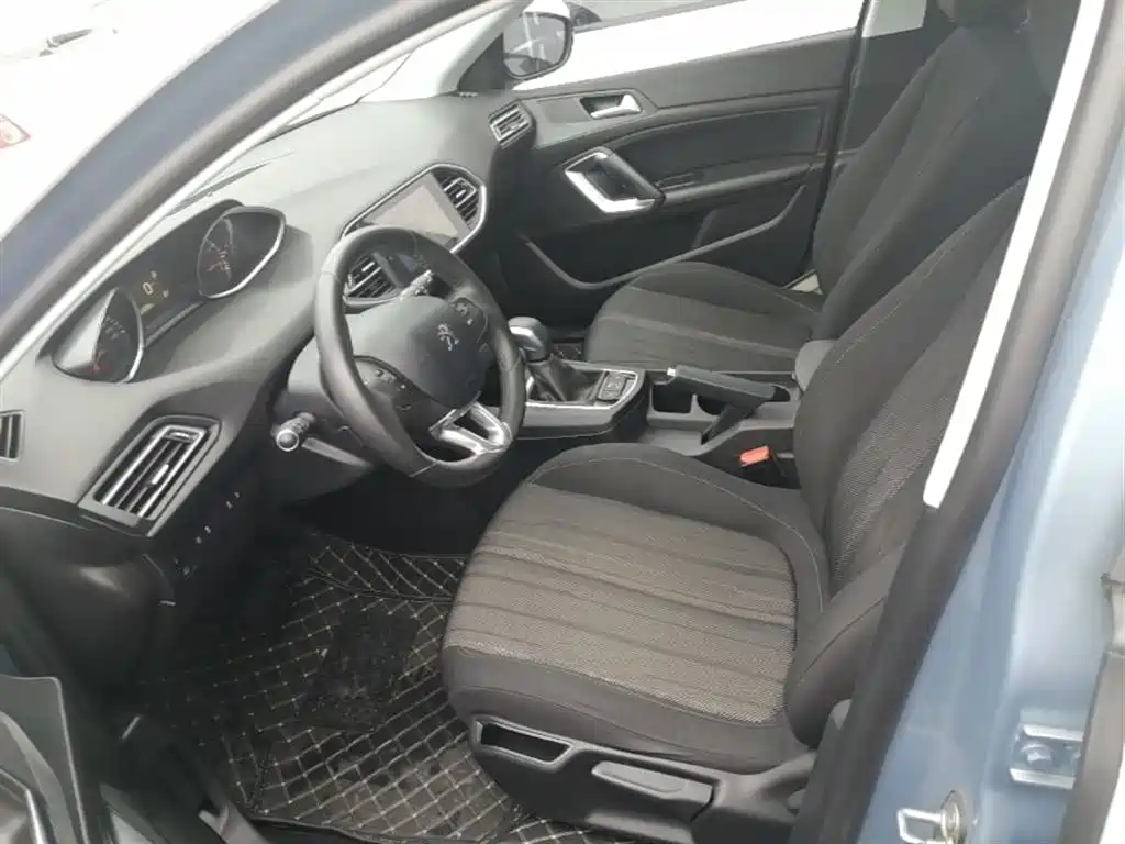 Peugeot 308S 2015 1.2T Auto Dynamic Edition фото 11