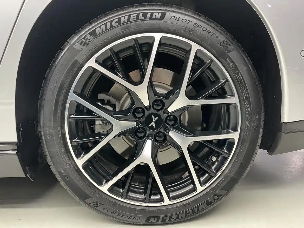 Фото 24 - XPeng P7