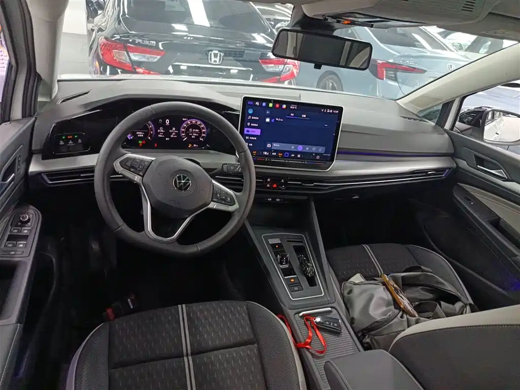 Volkswagen Golf 2025 Facelift 300TSI Pro фото 6