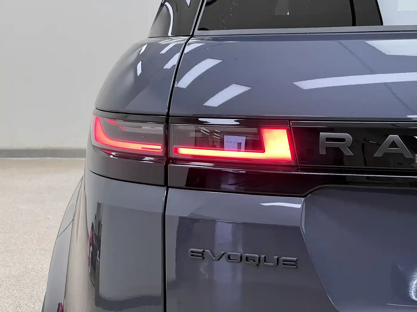Land Rover Range Rover Evoque 2026 Range Rover Evoque L SE фото 38