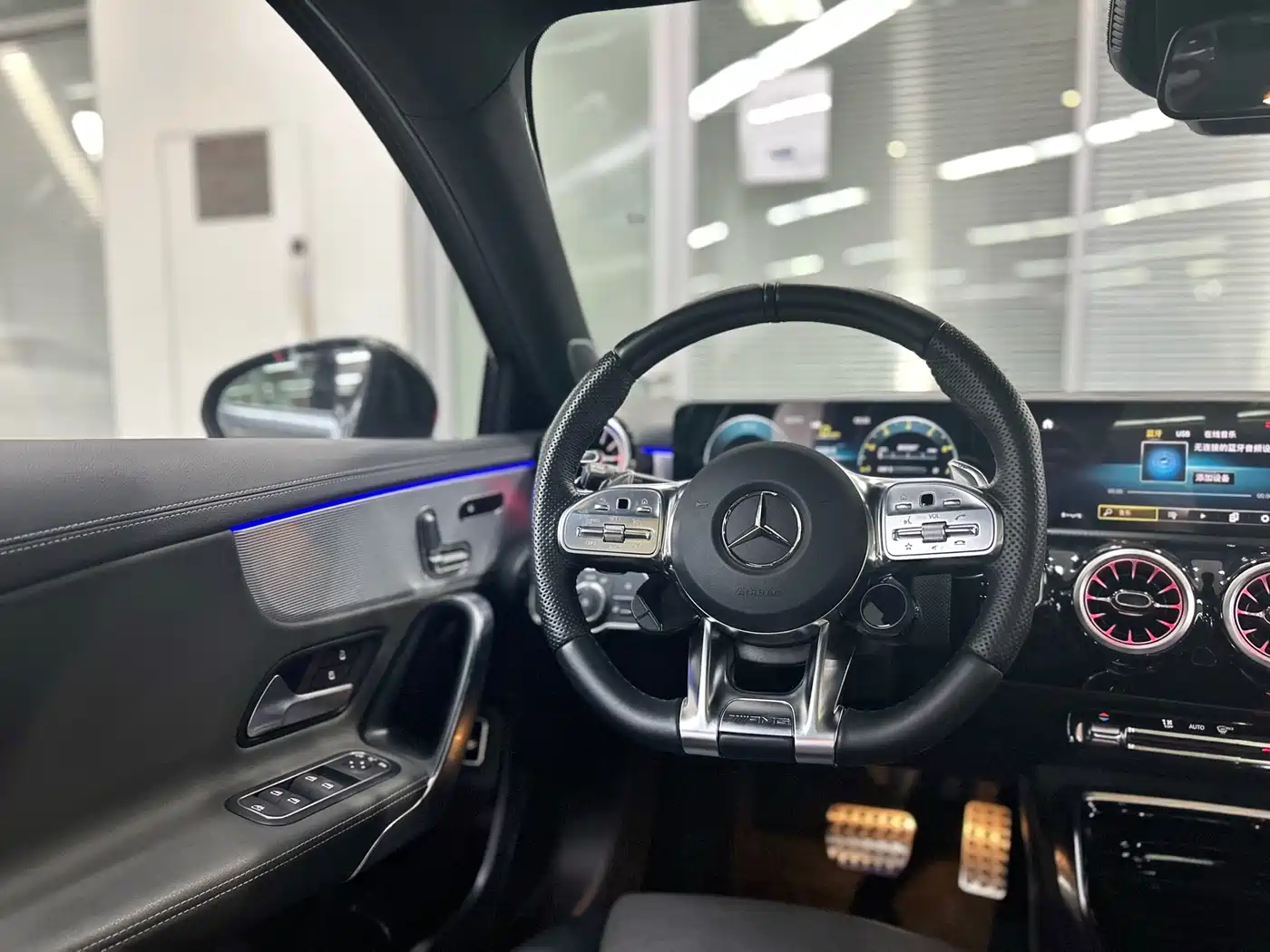 Mercedes-Benz A-Class AMG 2022 AMG A 35 L 4MATIC фото 10