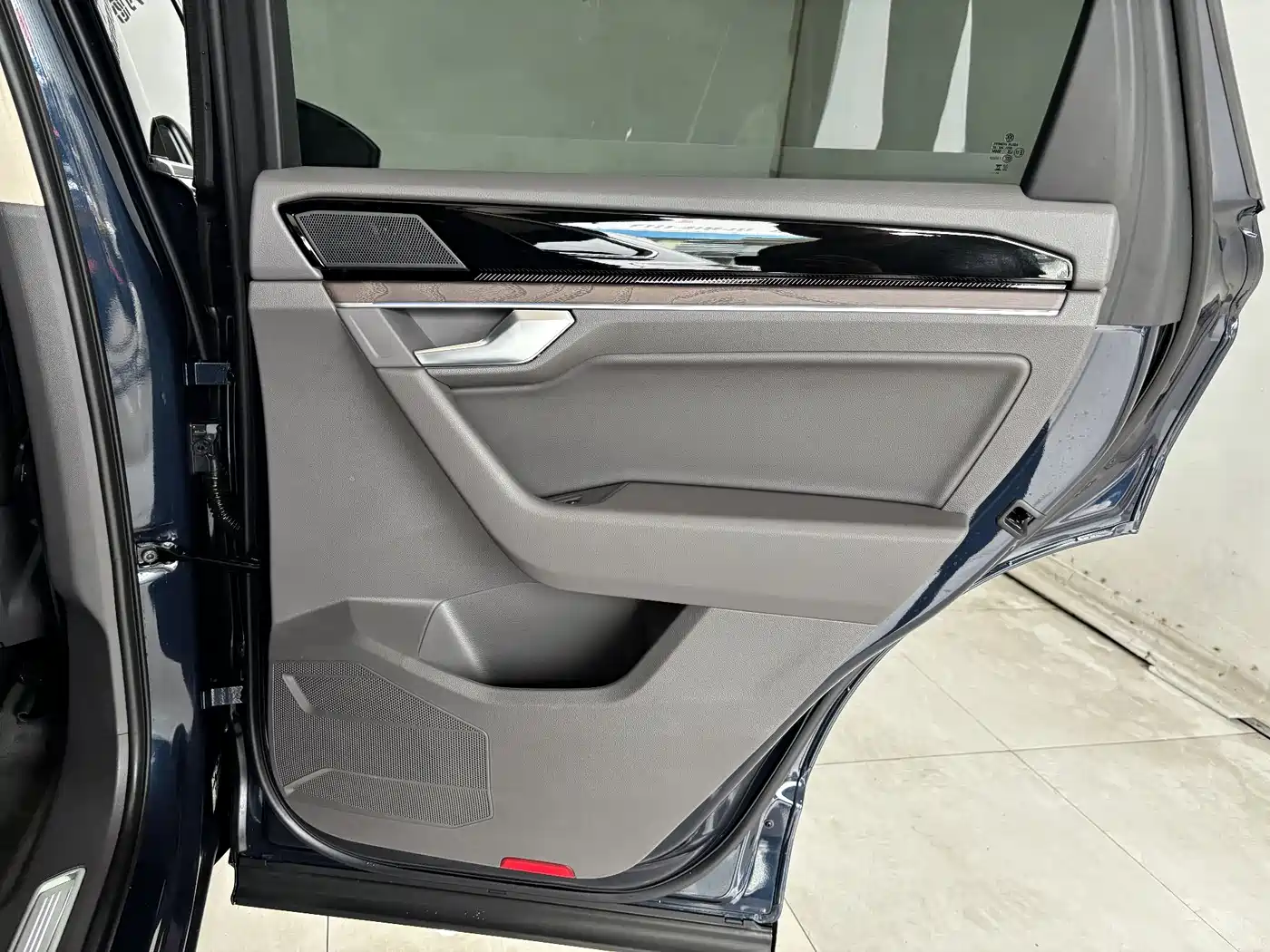 Volkswagen Touareg 2025 Facelift 2.0TSI RY Edition фото 24