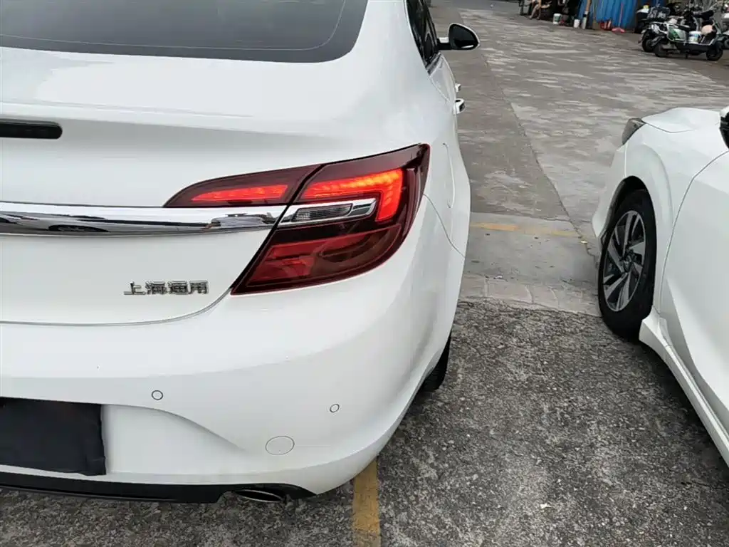 Buick Regal 2015 2.0L Elite Fashion Model фото 8