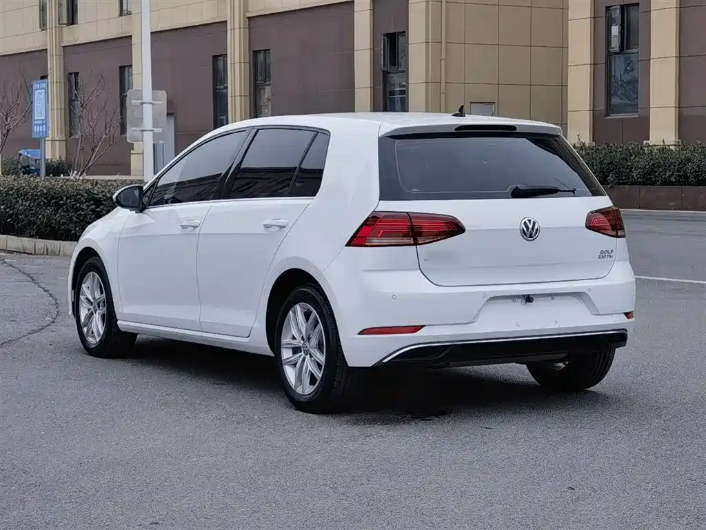 Volkswagen Golf 2018 230TSI Automatic Comfort фото 25