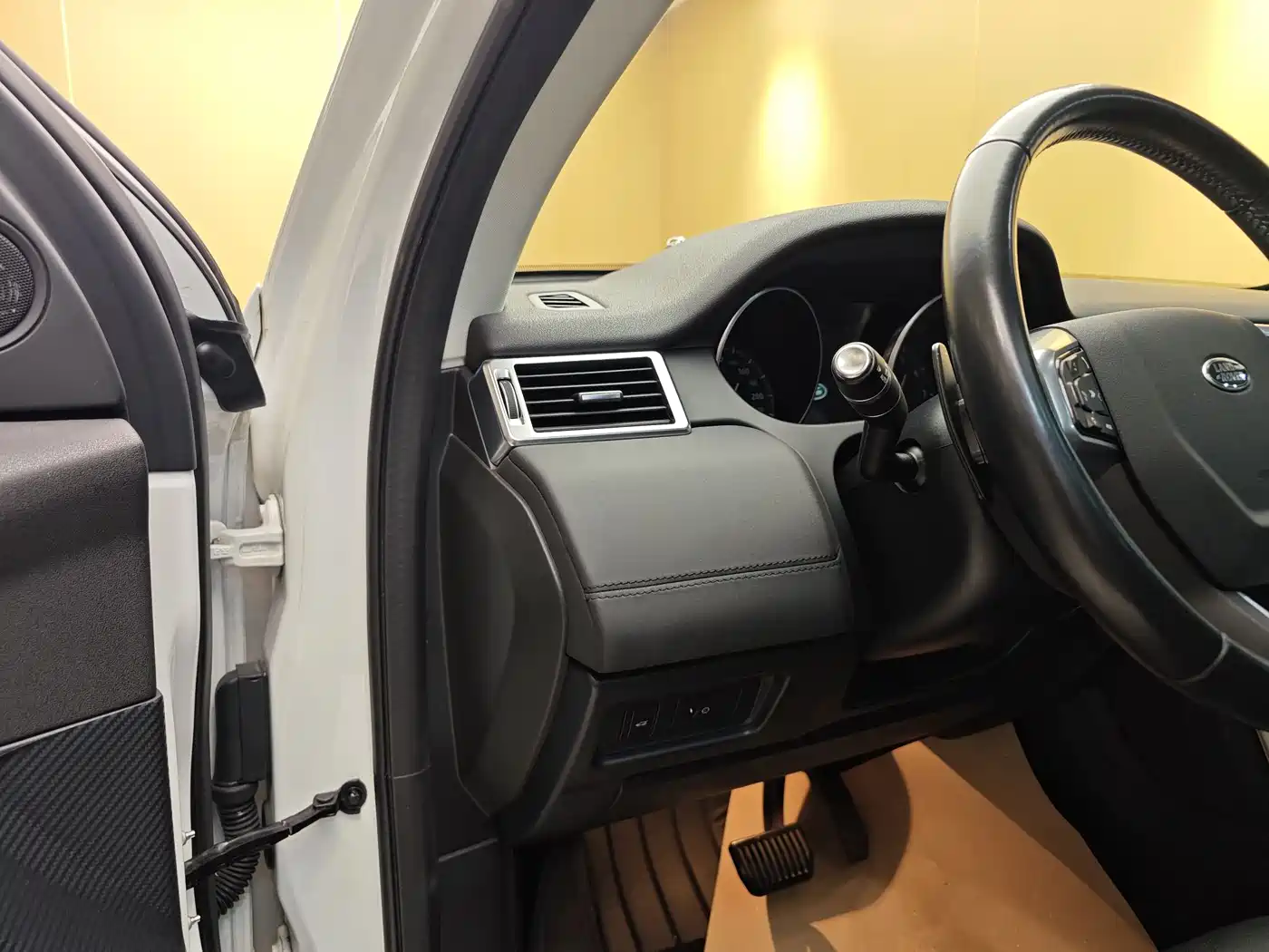 Land Rover Discovery Sport 2017 2.0T HSE фото 11
