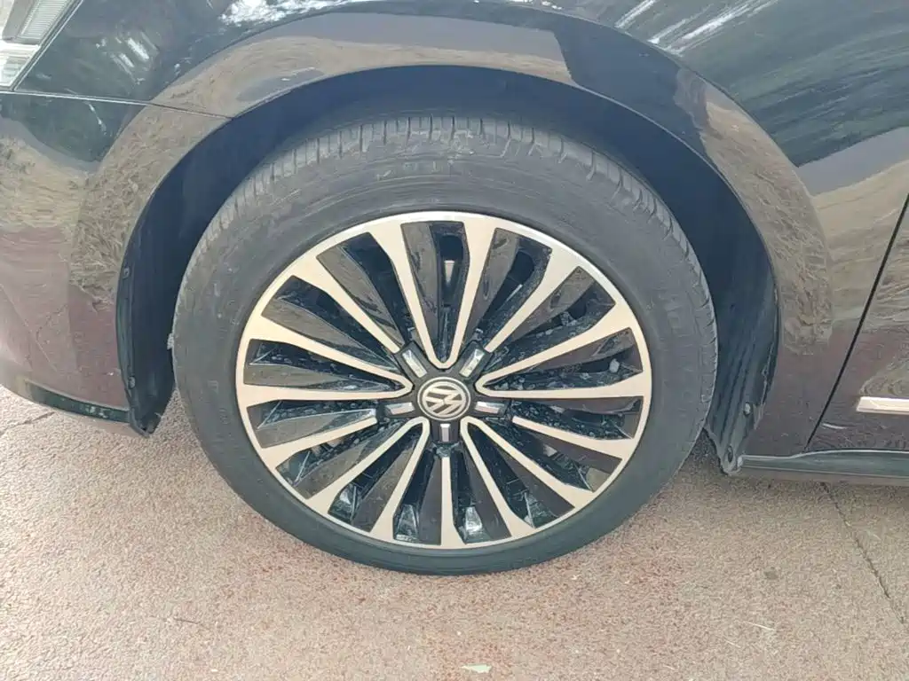 Photo 23 - Volkswagen Passat