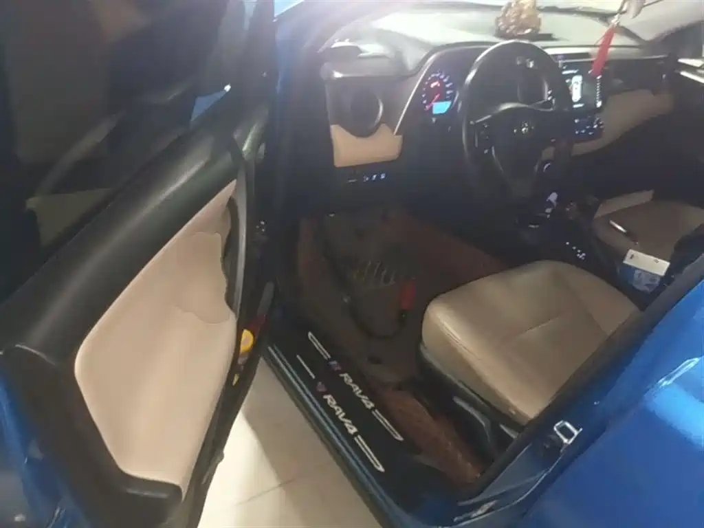 Toyota RAV4 Rongfang 2016 2.0L CVT 2WD Trend (China V) фото 16