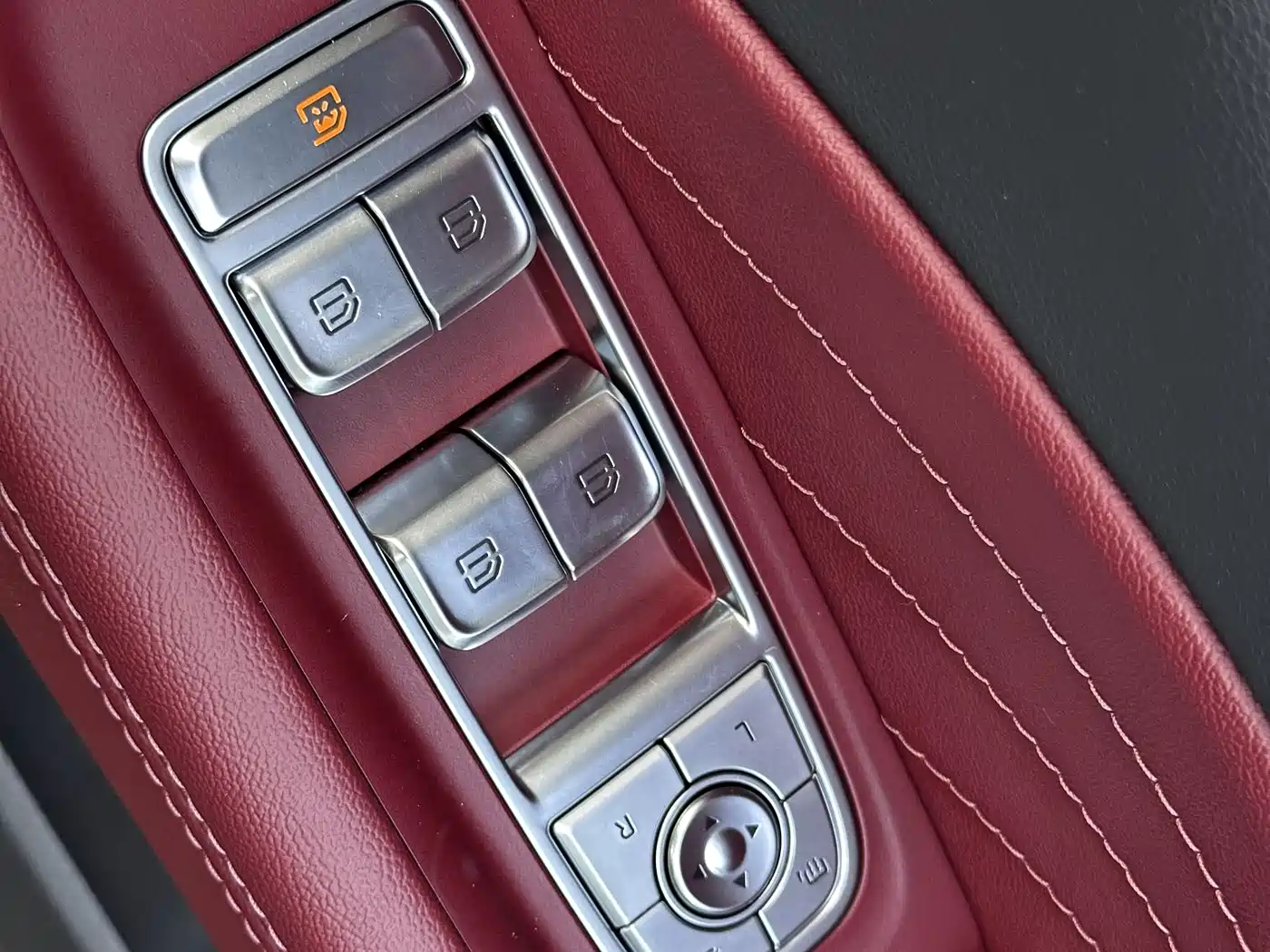 Hongqi H5 2025 1.5T DCT Flag Rhythm 500,000 Units Memorial Edition фото 17