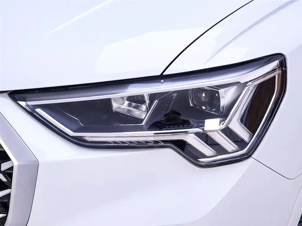 Audi Q3 2024 35 TFSI Fashion Sport фото 4