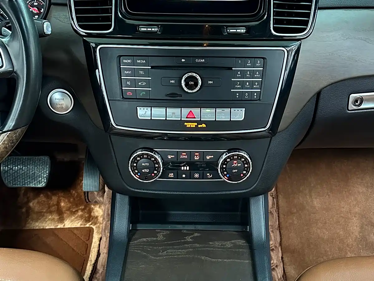 Mercedes-Benz GLS 2016 GLS 400 4MATIC Luxury фото 16